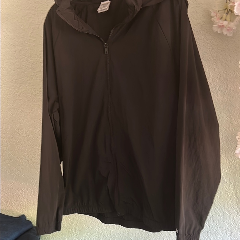 Sleek Black Cape Lightweight Versatile - image 1